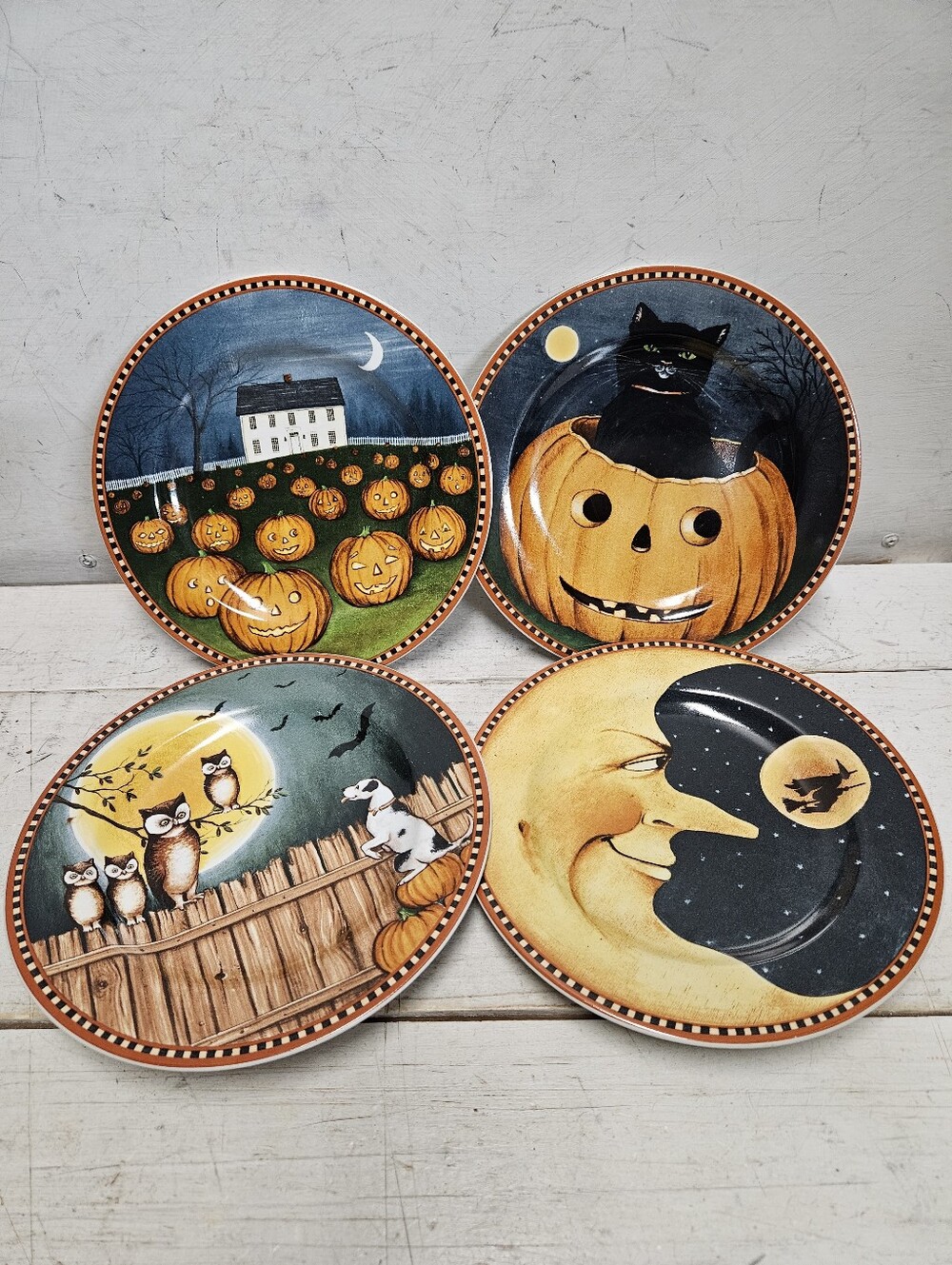 PUMPKIN HOLLOW David Carter Brown Collection SAKURA Halloween 4 Plates Decor